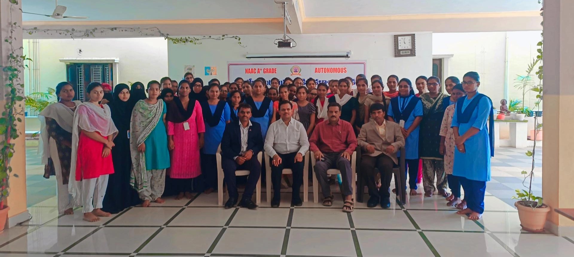 VIVEKANANDA COLLEGE GROUP PHOTO